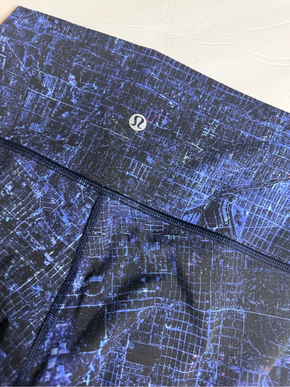 Lululemon Wunder Under Leggings 28" Size 4 City Lights Patterns Black Blue